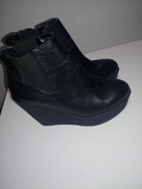 Sleek Black Wedge Ankle Boots with Elastic Side Panels